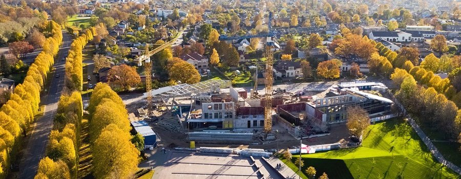 Ventspils Mūzikas vidusskolas celtniecība no putna lidojuma