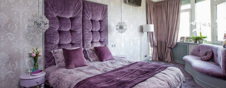 Guļamistabas interjers violētā krāsā