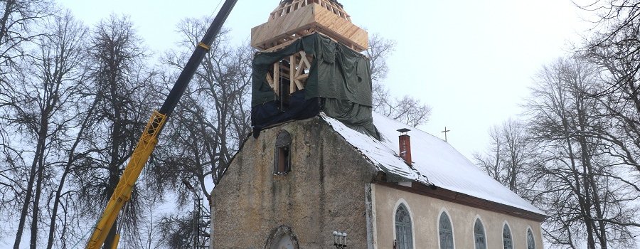 Arhitektūras pieminekļa atjaunošana: Krapes evaņģēliski luteriskā baznīca torņa atjaunošana