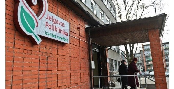 Jelgavas poliklīnikā tiek demontēts nepareizi izbūvētais panduss