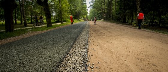 Braukšanas apstākļu uzlabošanai uz Latvijas grants autoceļiem veikta greiderēšana 52 353 kilometru garumā