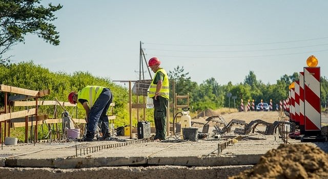 Būvnieku resursu trūkuma dēļ, iespējams, kavēsies būvdarbu pabeigšana uz autoceļa Ulbroka–Ogre