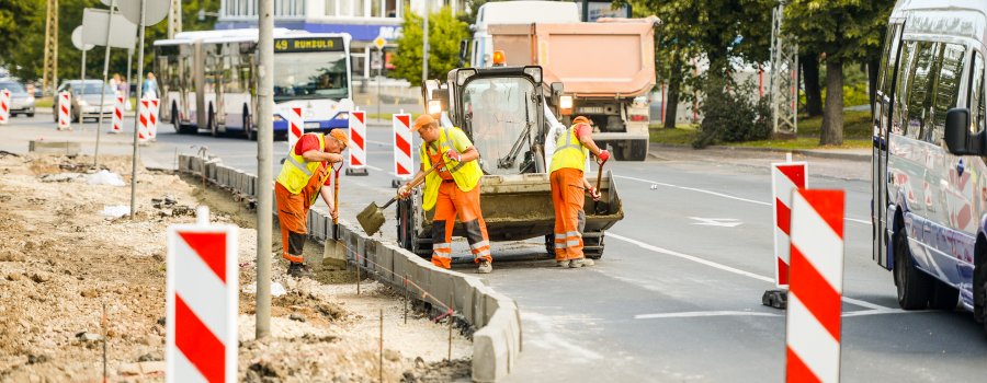 Noslēdzas seguma atjaunošanas darbi Rīgas maģistrālajās ielās