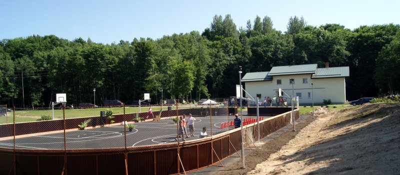 Dagdas novada pašvaldība aizņemsies 170 000 eiro Dagdas vidusskolas sporta laukuma pārbūvei, lēmusi novada dome.