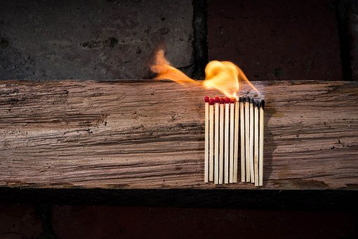 Kas jāzina, lai nepieļautu ugunsgrēku mājā