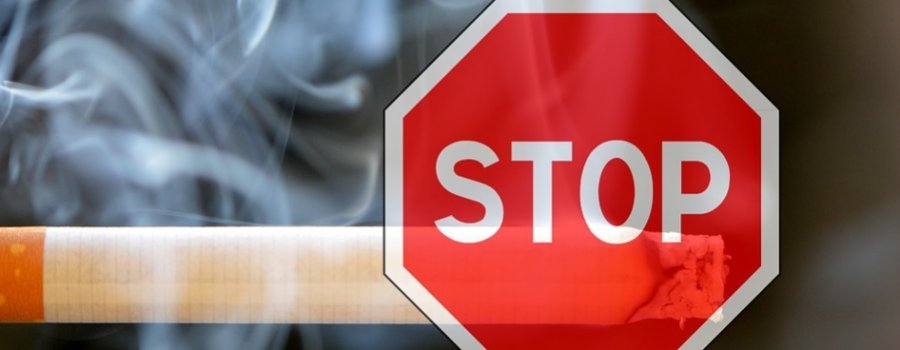Vāc parakstus par aizliegumu smēķēt pie atvērta loga daudzdzīvokļu mājās