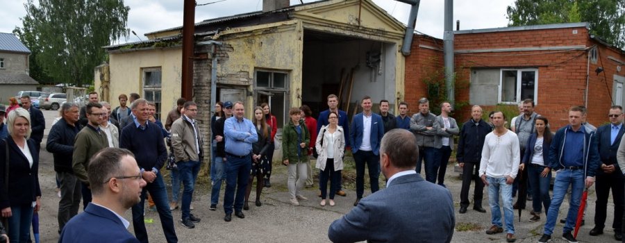 Industriālās teritorijas iekārtošanai Valmierā nojauc vecās gaļas kombināta ēkas