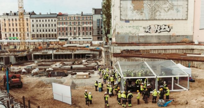 Bildes: Pašā Rīgas centrā ielikts vērienīga projekta pamatakmens