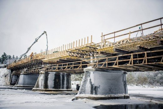 Strenčos pārbūvē tiltu pār Gauju