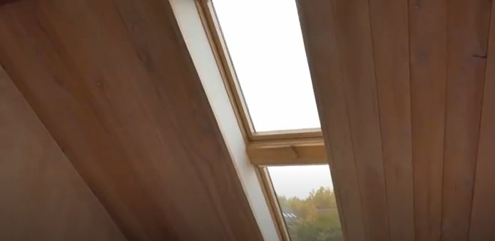 Dažādi jumta logu risinājumi Jūrkalnē. Velux.