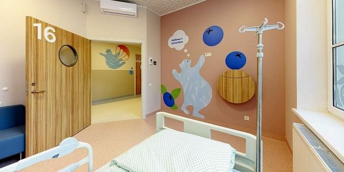 Bērnu slimnīcā atklāta Dienas stacionāra atjaunotā ēka