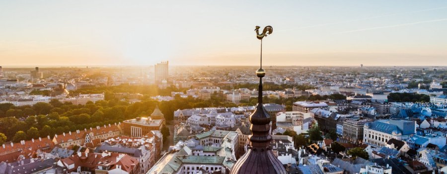 Altum piedāvā iespēju sekot līdzi divu māju renovācijas procesam