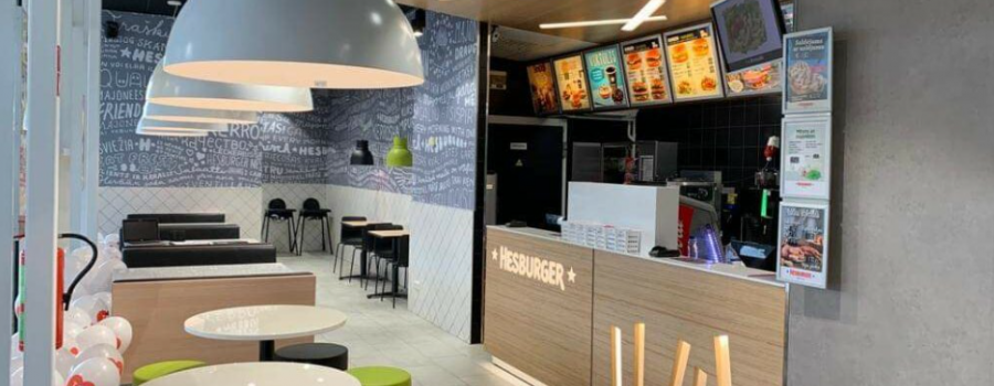 Investējot 500 000 eiro,Hesburger atklāj restorānu Rīgā